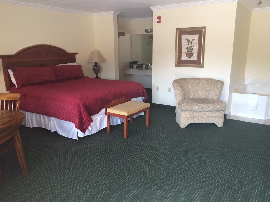 Hurricane Inn Waynesboro Room photo