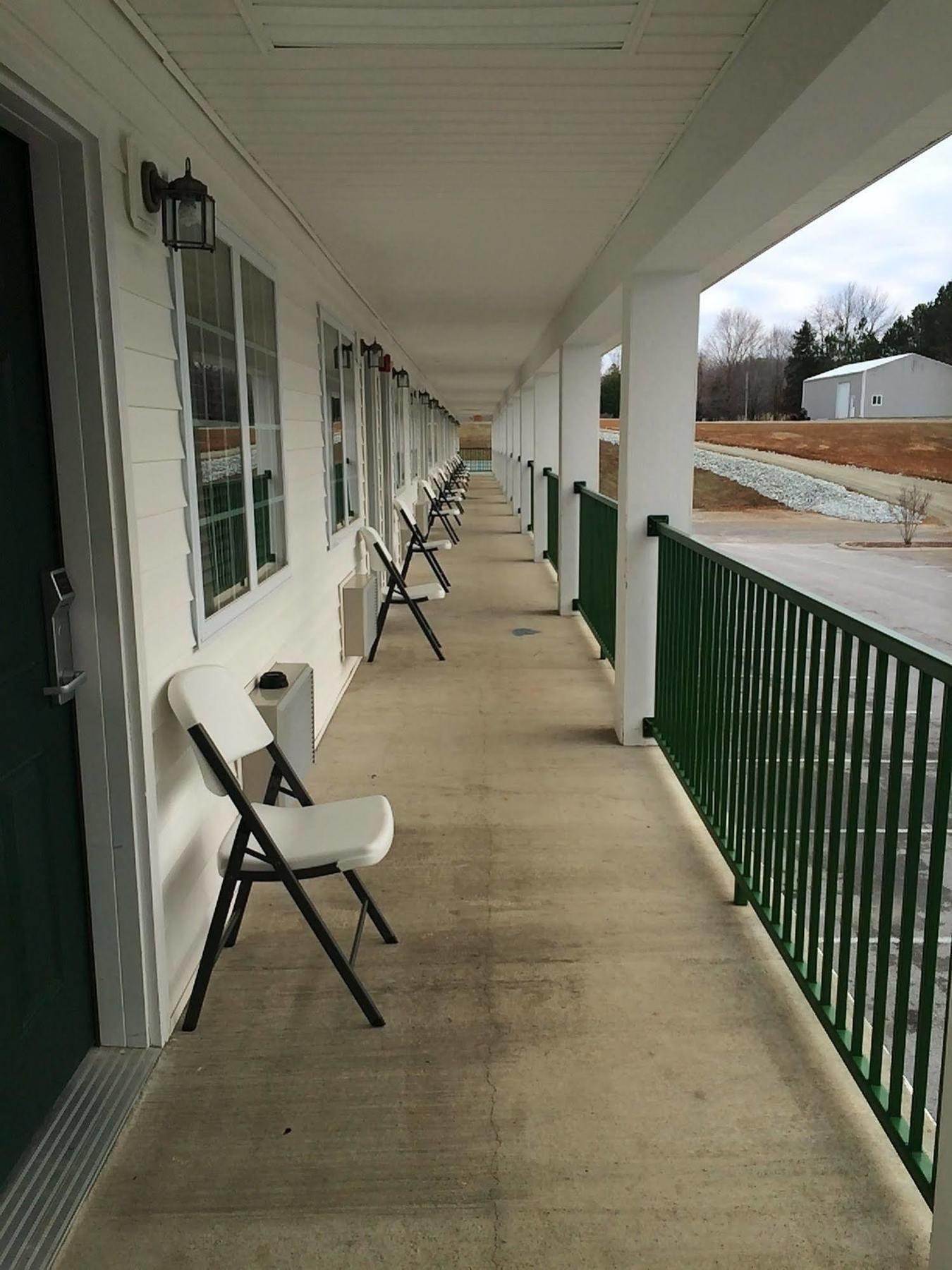 Hurricane Inn Waynesboro Exterior photo